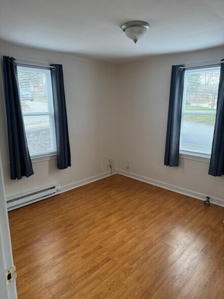 Building Photo - 65 Cowesett Ave