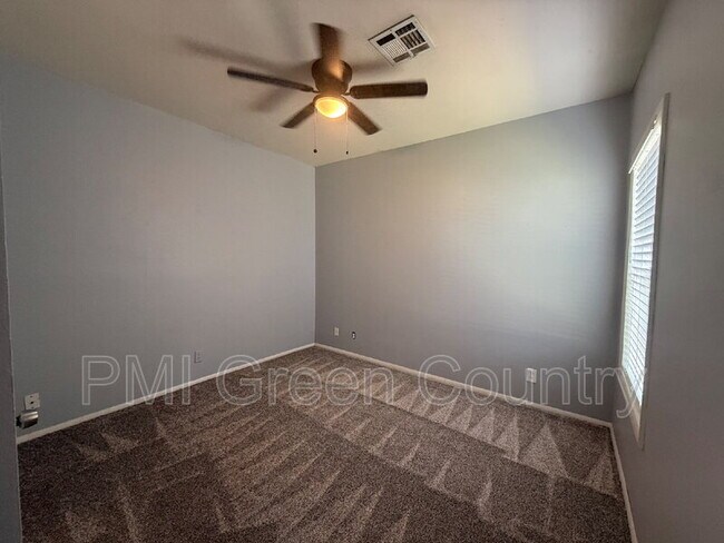 Building Photo - 212 W Pecan St