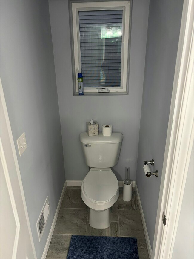 Building Photo - 2142 Hidden Ridge Dr