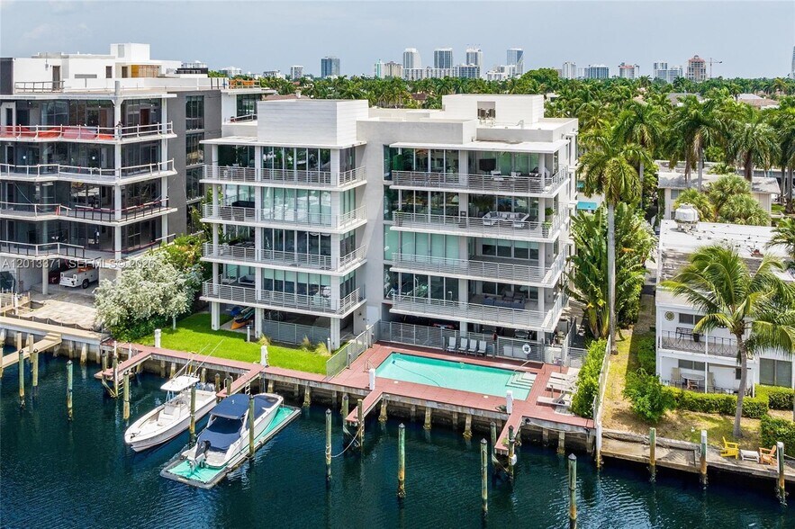 Building Photo - 133 Isle of Venice Dr