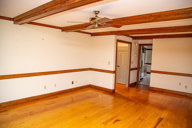 Building Photo - 1033 Hobbs Rd