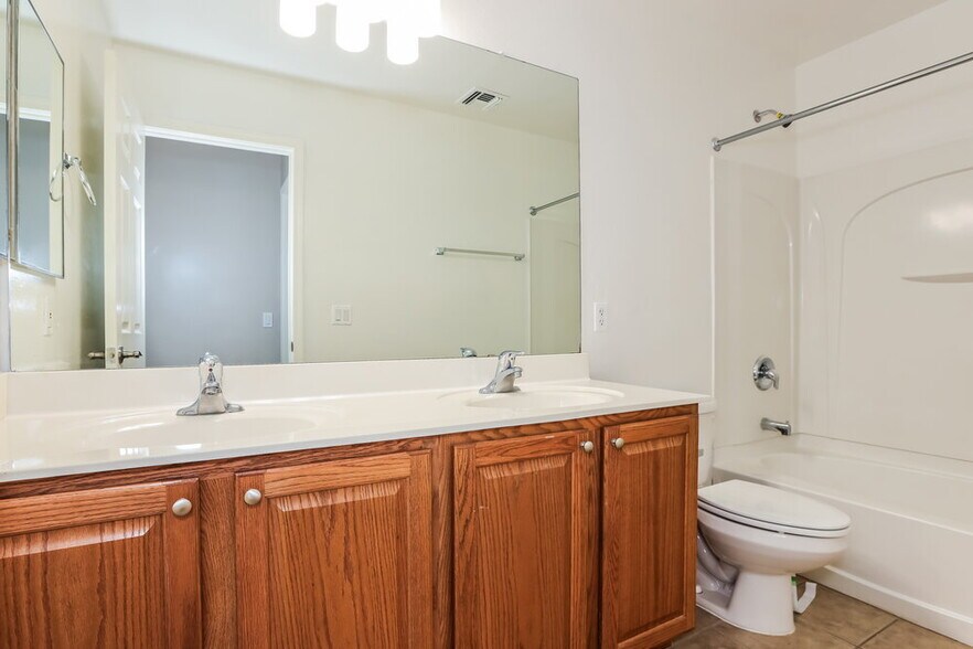 Building Photo - 14436 N 162nd Ln