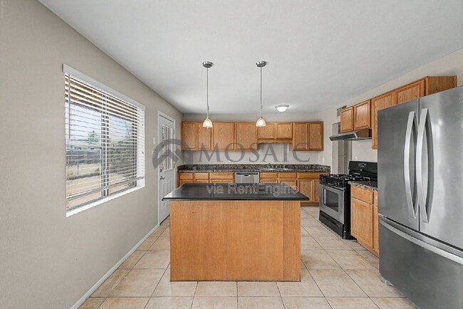 Building Photo - 1531 W 7th St