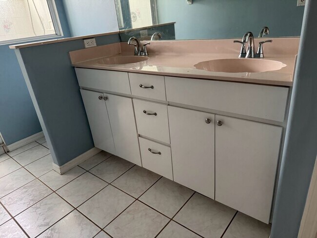 Building Photo - Gulf access community