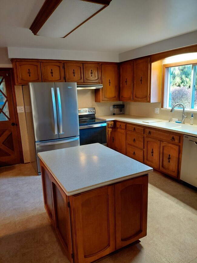 Building Photo - Silverdale Area Home