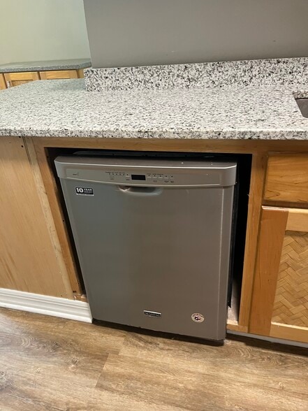 Building Photo - 8715 Fowler Ave