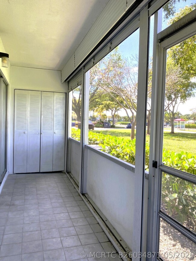 Building Photo - 256 Mansfield G