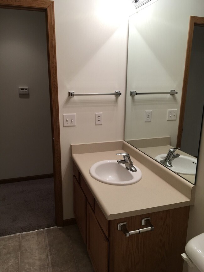 Building Photo - 2207 Shamrock Ln