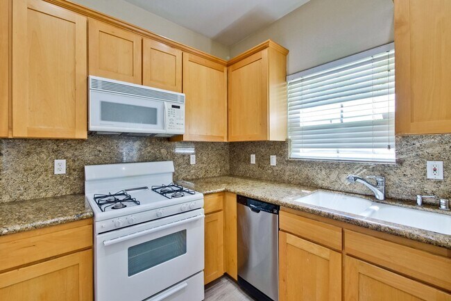 Building Photo - Awesome Home Located in a Quiet Tree Line Neighborhood