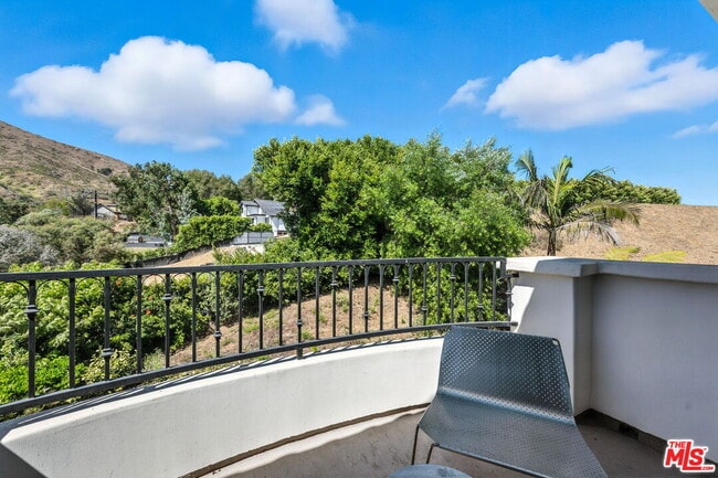 Building Photo - 23971 De Ville Way