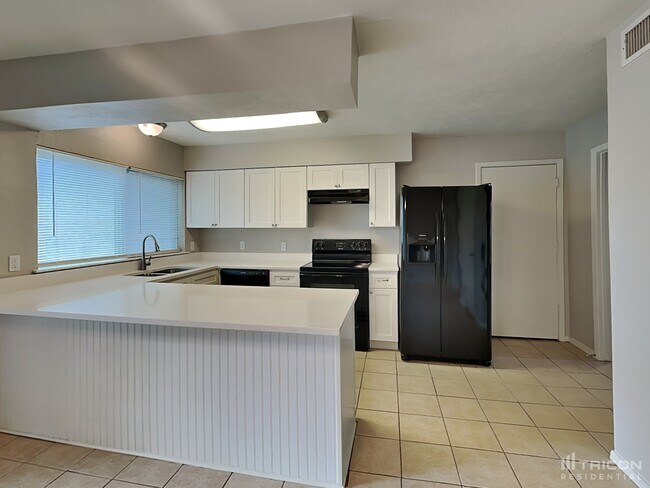 Building Photo - 1122 Oakbluff Dr