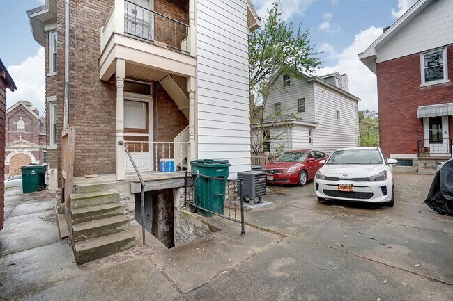 Building Photo - 350 Volkert St