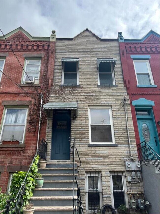 Building Photo - 58 Astor Pl