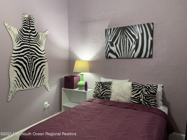 Building Photo - 33 Broadway