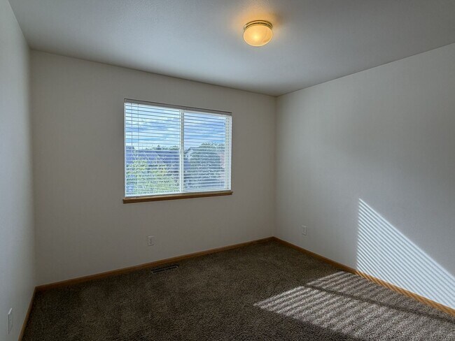 Building Photo - 625 Brewer Dr