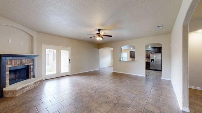 Building Photo - 2 WEEKS FREE RENT + $1,895 ONE STORY 4 BEDROOM WITH 3 FULL BATHS
