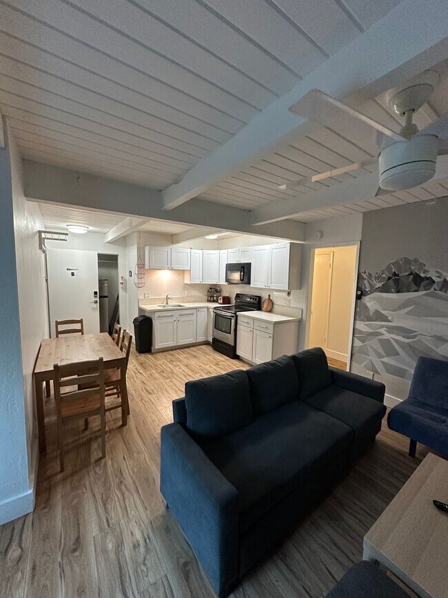 Building Photo - Modern 2-Bedroom Home in Mammoth Lakes