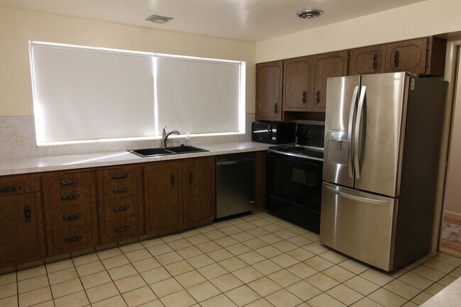 Building Photo - Lovely Home For Rent In Orem, UT