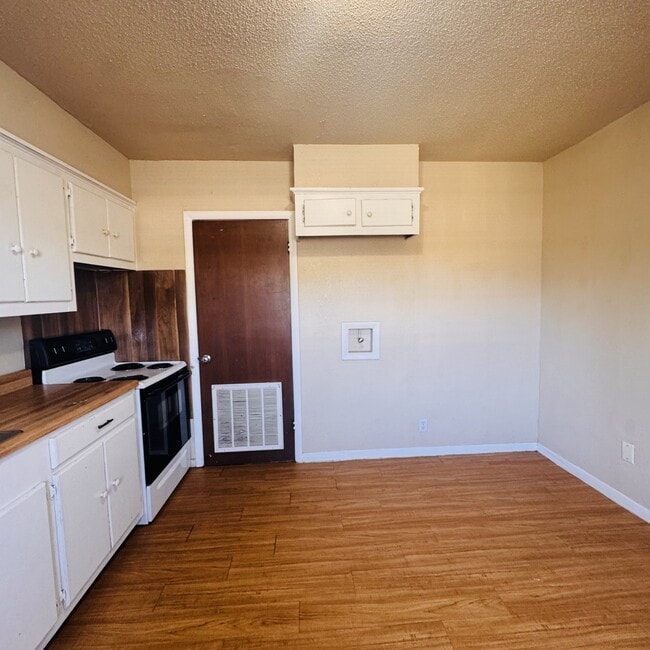 Building Photo - 4024 Howard St