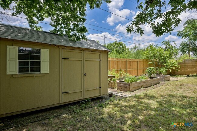 Building Photo - 403 Krebs Ln