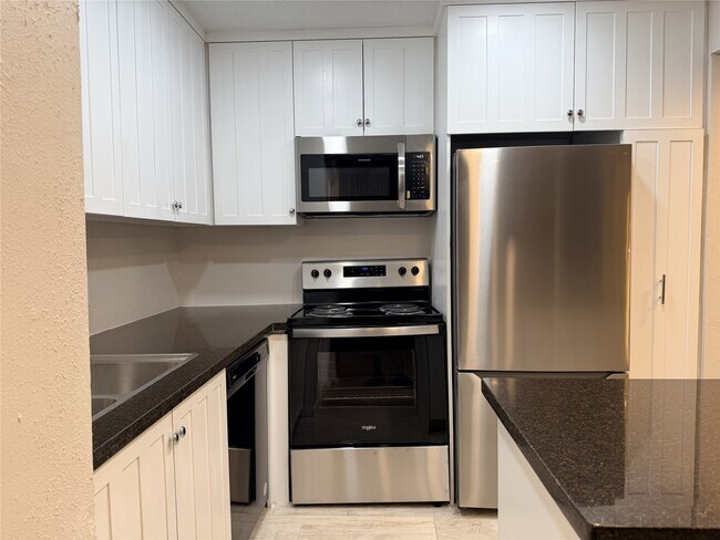 Building Photo - 3045 Walnut Bend Ln