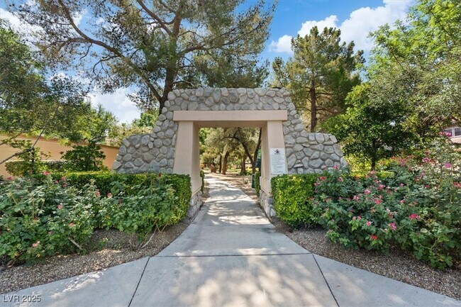 Building Photo - 1817 Tropical Breeze Dr