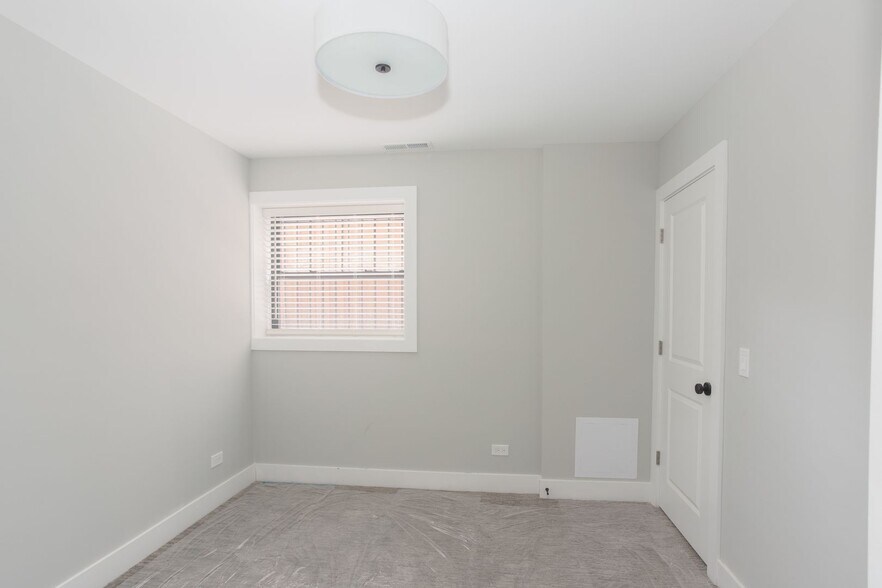 Building Photo - 4411 N Seeley Ave