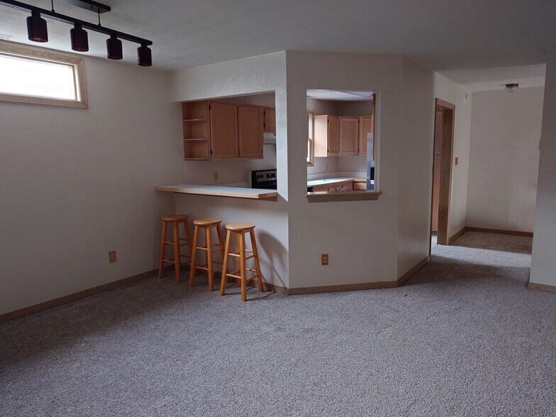 Building Photo - 2304 Merry Oaks Ct