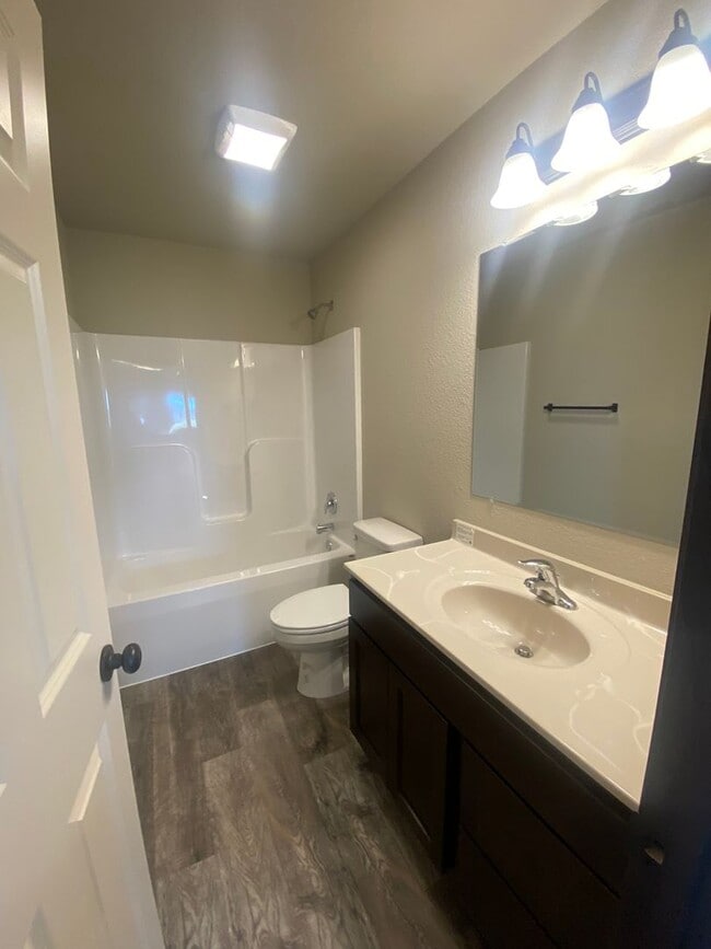 Building Photo - 5 BED | 2 BATH | DOUBLE GARAGE | RAPID VALLEY