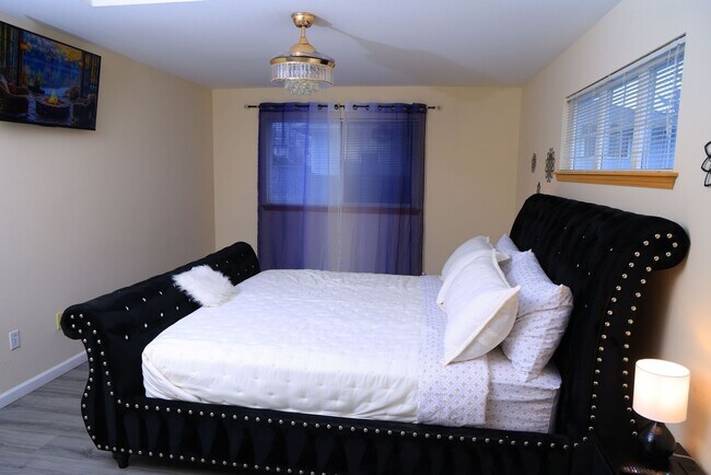 Building Photo - Elegant & Peaceful Kent Home