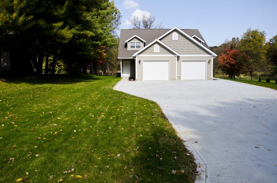 Primary Photo - 1517 Meadowbrook Blvd