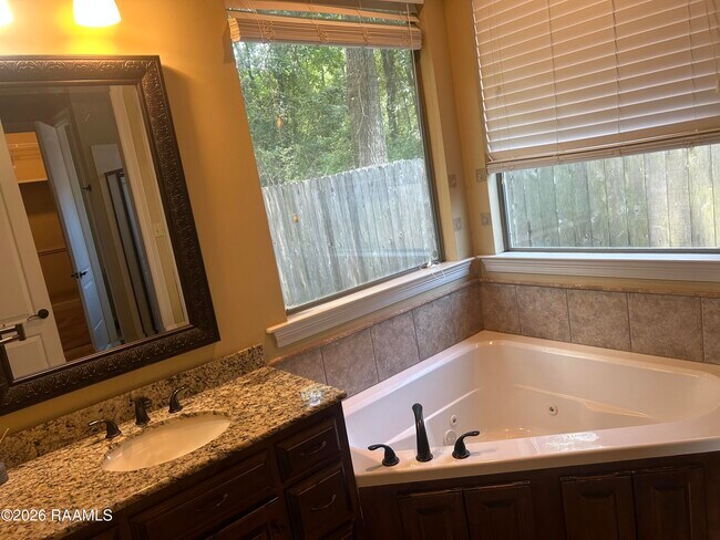 Building Photo - 303 Annabelle Dr
