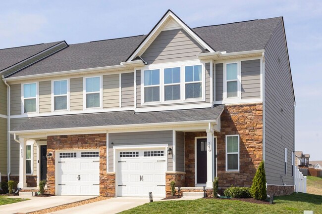 Building Photo - 247 Pryor Dr