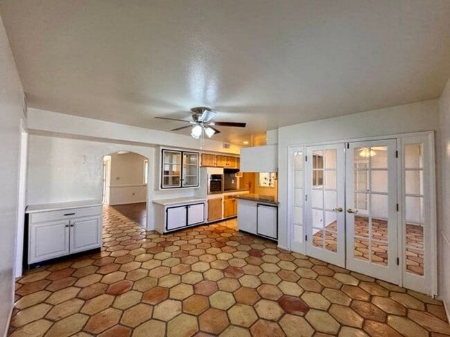 Building Photo - 55+ 2 bedroom 2 bathroom Sun City home for LEASE!