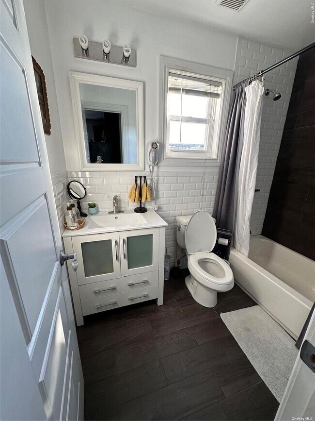 Building Photo - 288 Hendrix St