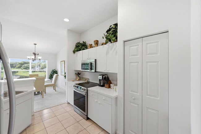 Building Photo - 866 Carrick Bend Cir