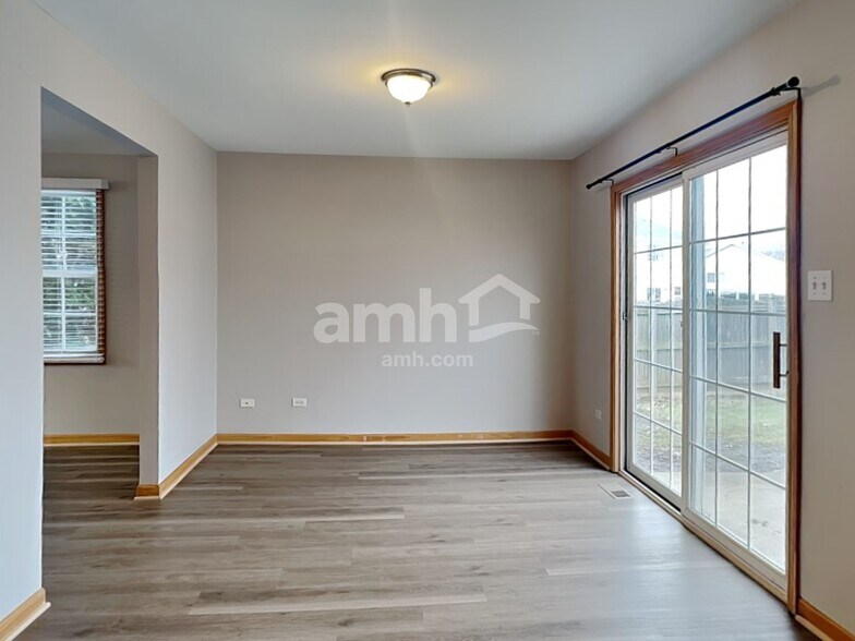 Building Photo - 5154 W Park Ln