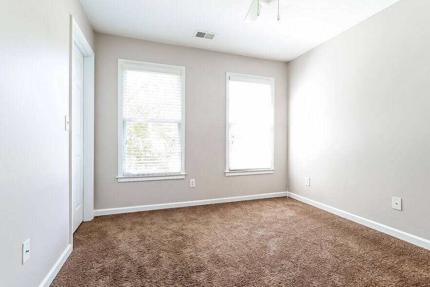 Building Photo - 2965 Lenora Springs Dr