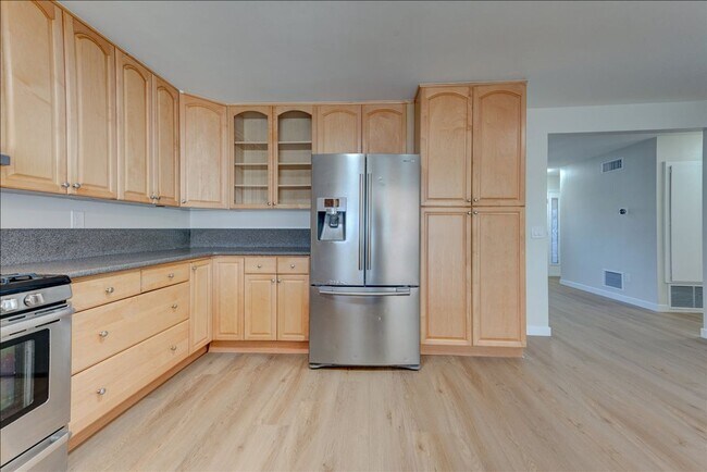 Building Photo - 11370 Travis Pl