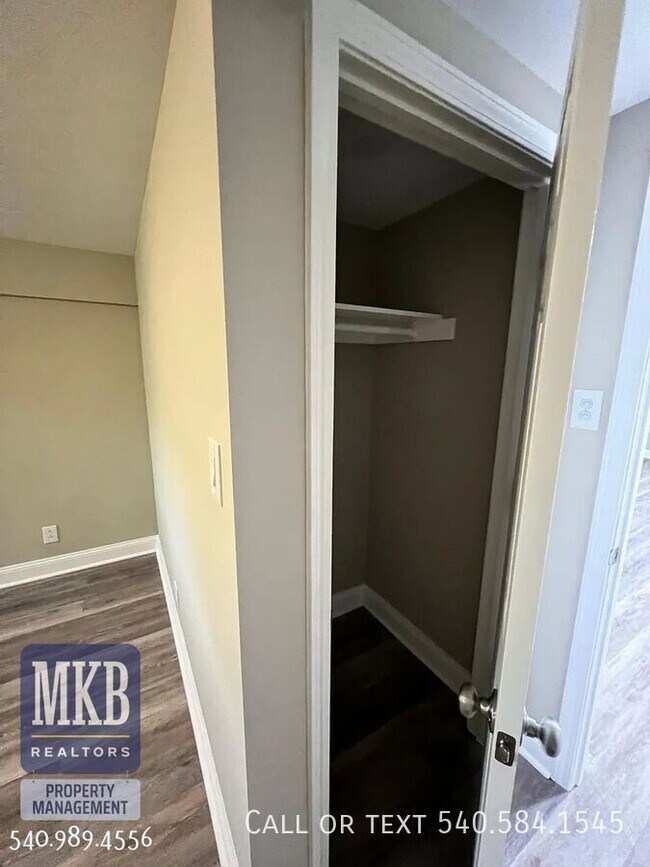 Building Photo - 1813 Oxford Ave SW