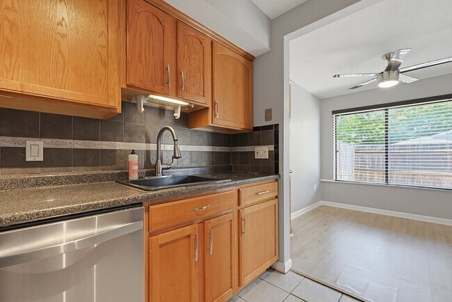 Building Photo - 167 Greenbrook Dr