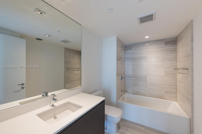 Building Photo - 1451 Brickell Ave