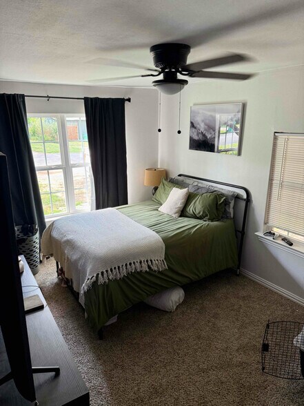 Building Photo - 2334 W Denman St