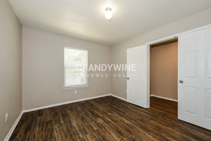 Building Photo - 405 Foliage Cir