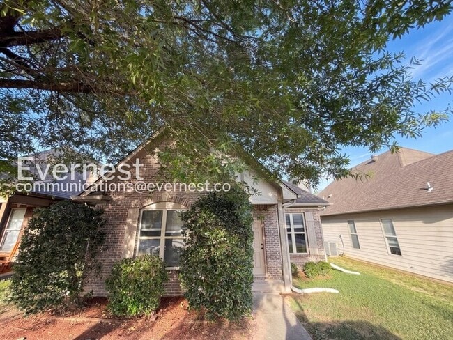 Building Photo - 3-Bed/2-Bath Home with Fenced Yard/Available Now!