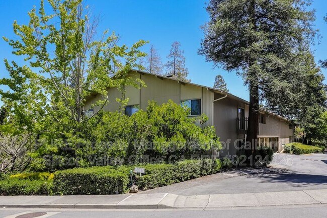 Building Photo - 2315 Eastridge Ave