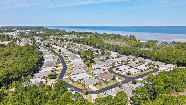 Building Photo - 65 Bay Tree Dr