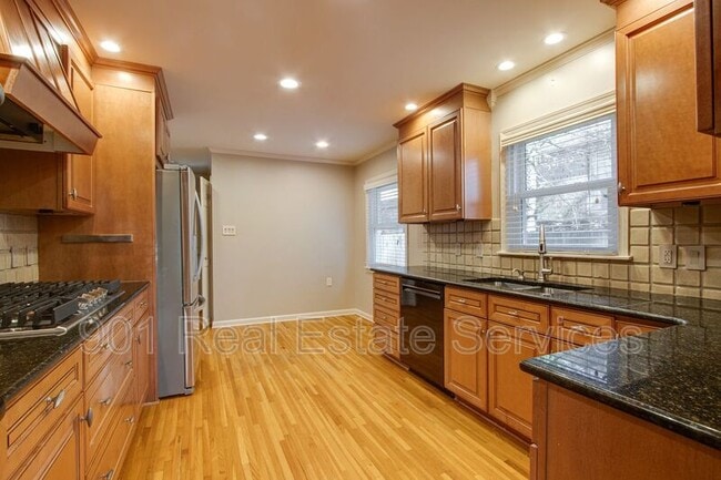 Building Photo - 5350 Edenshire Cove