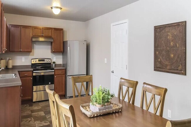 Building Photo - Immediate Occupancy Available!