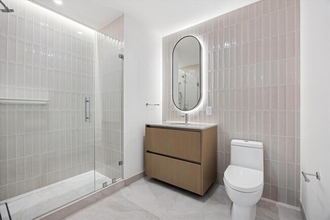 Building Photo - 610 Davis St